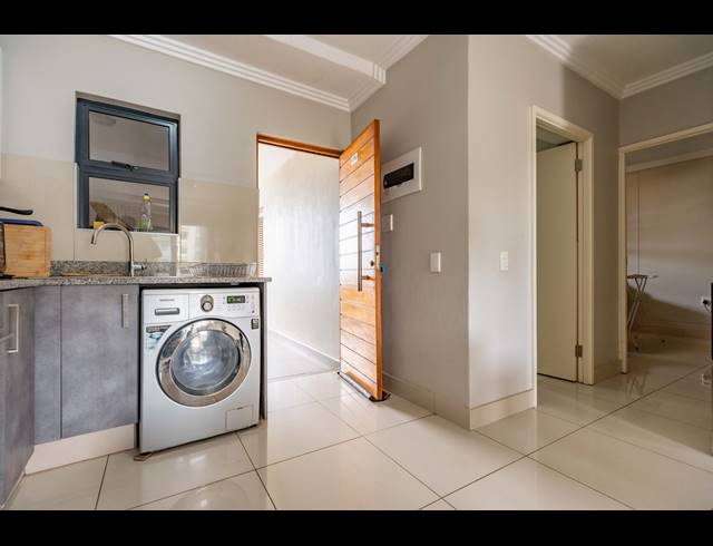 2 BEDROOM APARTMENT TO LET IN UMHLANGA RIDGE
